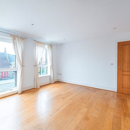 2 Bedroom Flat For Sale In Brewhouse Lane, London, SW15