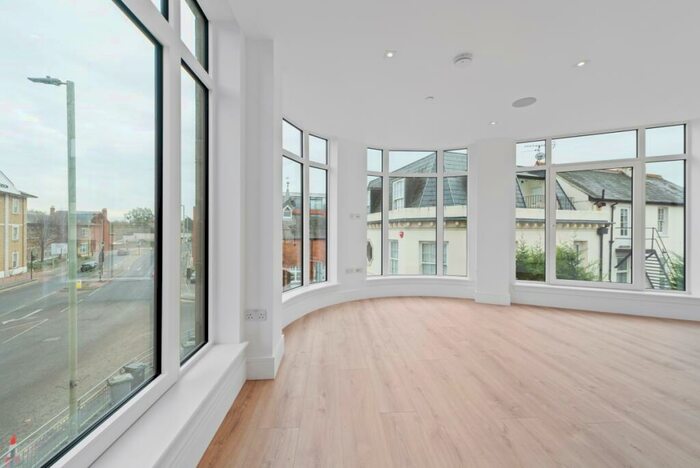 Apartment To Rent In Syward Place, - Pycroft Road, Chertsey, KT16