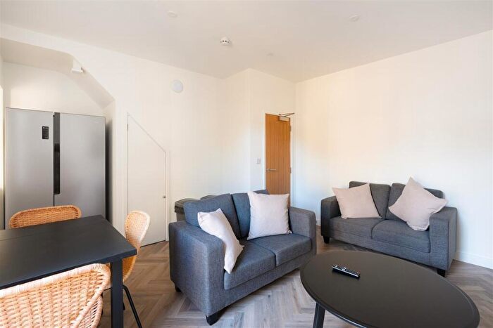 6 Bedroom House To Rent In Thicket Road, Bristol, BS16