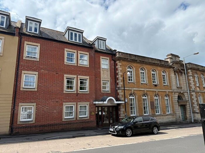2 Bedroom Flat For Sale In South Street, Yeovil, BA20