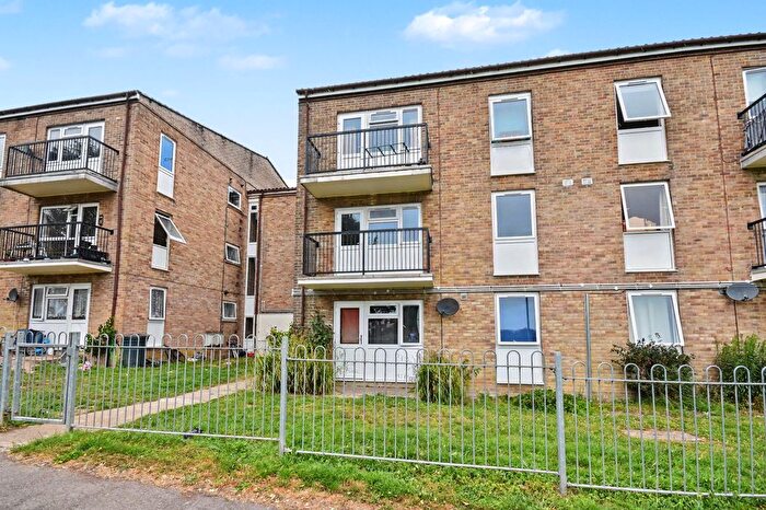 1 Bedroom Flat For Sale In Coles Place, Chard, TA20