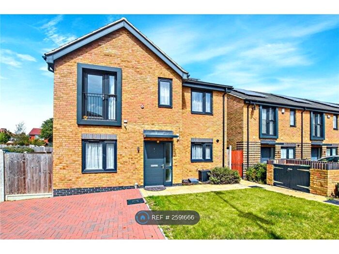 5 Bedroom Detached House To Rent In Sterling Road, Barnehurst, Bexleyheath, DA7