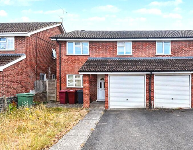 4 Bedroom Semi-Detached House For Sale In Tyle Road, Tilehurst, Reading, RG30