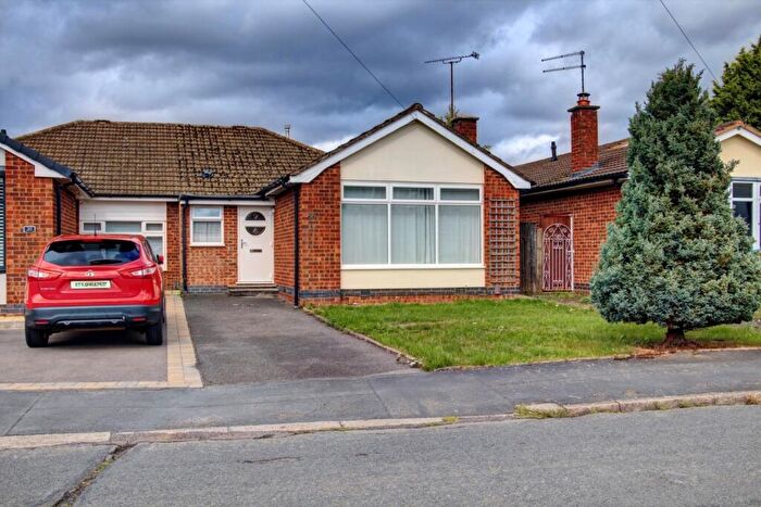 3 Bedroom Semi-Detached Bungalow For Sale In Woodcote Avenue, Kenilworth, Warwickshire, CV8