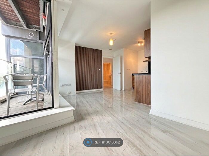 2 Bedroom Flat To Rent In The Gatehaus, Bradford, BD1