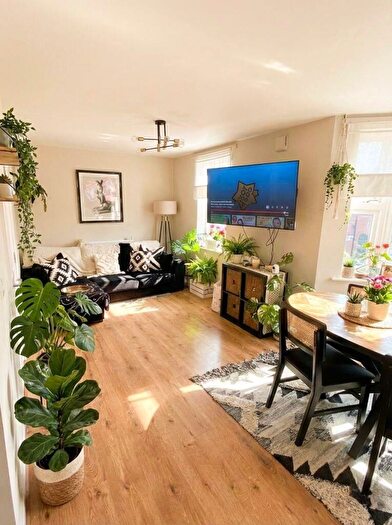 2 Bedroom Flat For Sale In Britannia Road, Warley, CM14