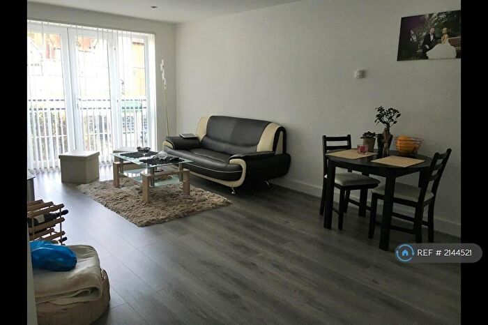 1 Bedroom Flat To Rent In Russell Street, Reading, RG1