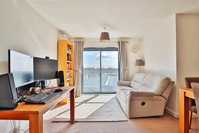 1 Bedroom Apartment For Sale In Bouverie Court, Leeds, LS9