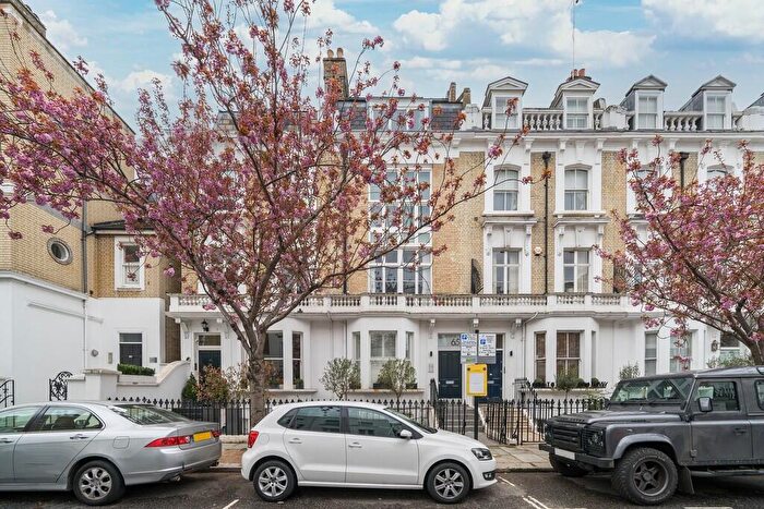 2 Bedroom Apartment To Rent In Redcliffe Road, Chelsea, SW10