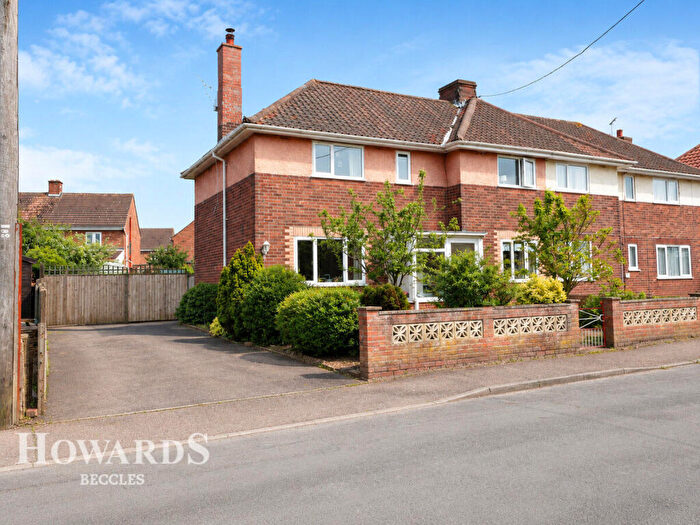 3 Bedroom Semi-Detached House For Sale In Mount Pleasant, Halesworth, IP19