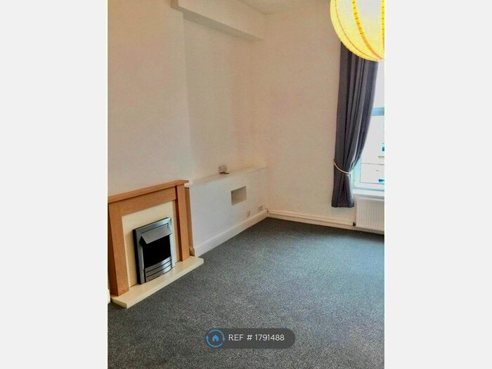 1 Bedroom Flat To Rent In High Street, Sandown, PO36