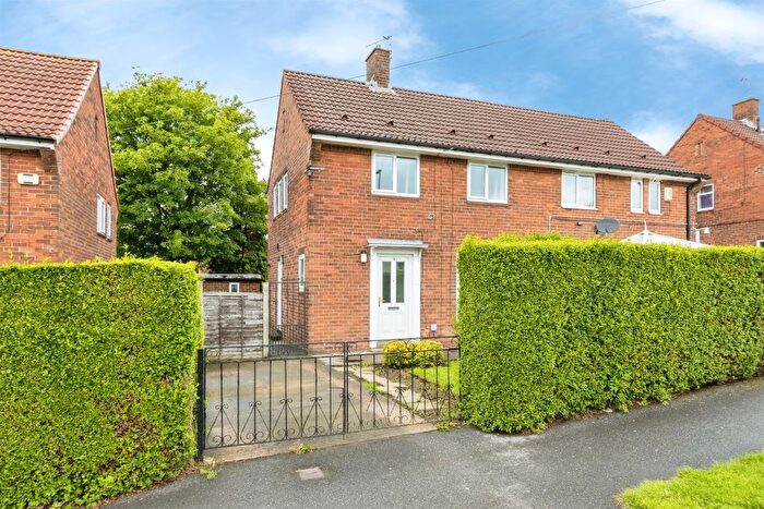 2 Bedroom Semi-Detached House For Sale In Eastwood Lane, Leeds, LS14