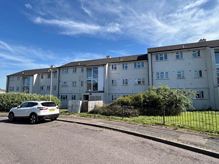 2 Bedroom Flat For Sale In Wayside, Potters Bar, EN6