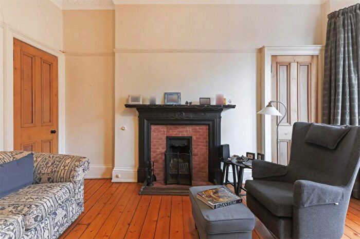 1 Bedroom Flat For Sale In Gardner Street, Partickhill, Glasgow, G11