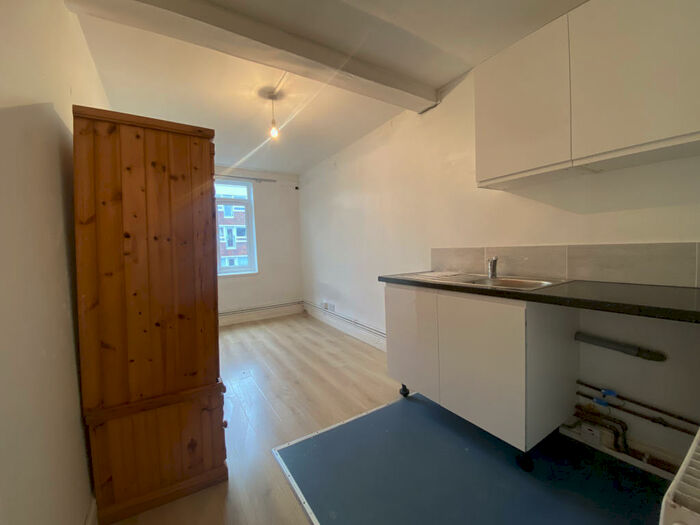 Studio To Rent In Kember Street, Islington, N1