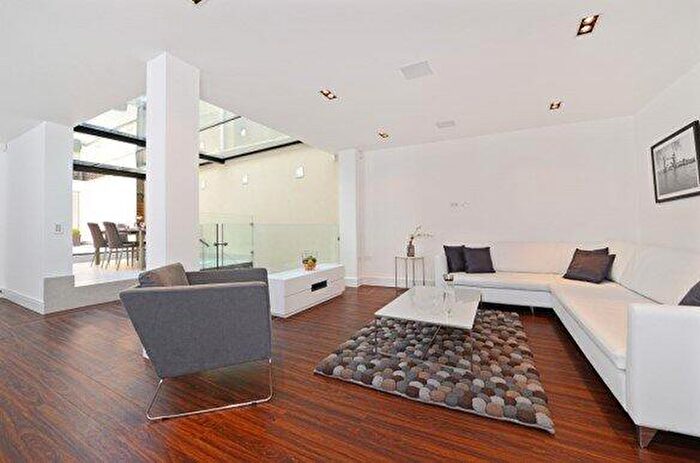 3 Bedroom House To Rent In Hatton Garden, Clerkenwell, London, EC1N