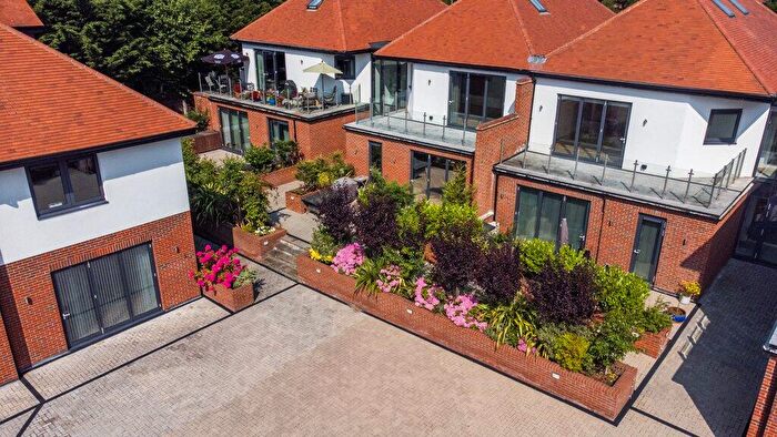 2 Bedroom Flat To Rent In Eden Lodges, Chigwell, IG7
