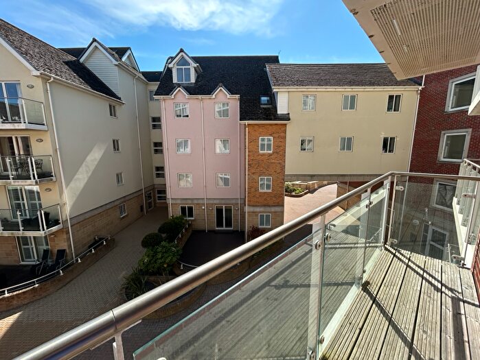 2 Bedroom Flat To Rent In Honeycombe Chine, Boscombe Spa, BH5