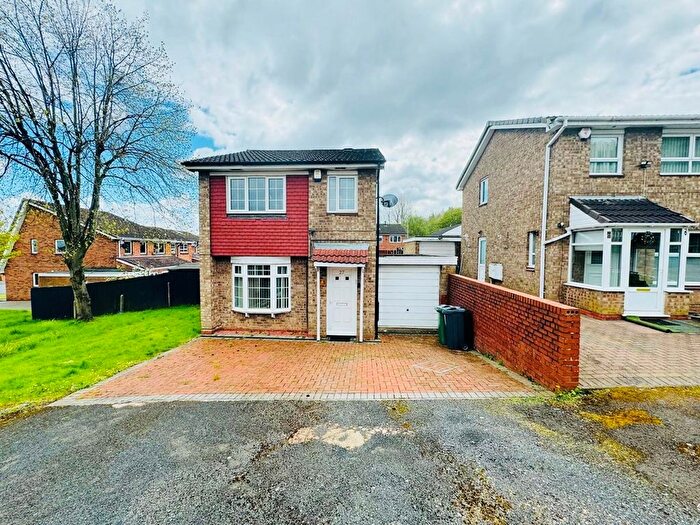 3 Bedroom Detached House To Rent In St Christopher Close, West Bromwich, B70