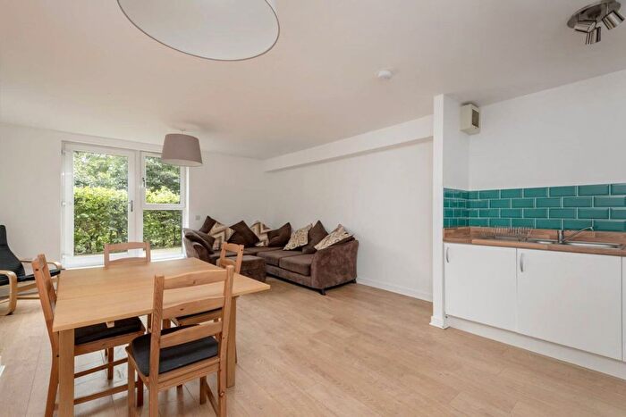 3 Bedroom Flat To Rent In Thorntreeside, Easter Road, Edinburgh, EH6