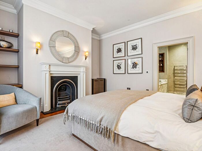 2 Bedroom Flat To Rent In Buckingham Street, London, WC2N