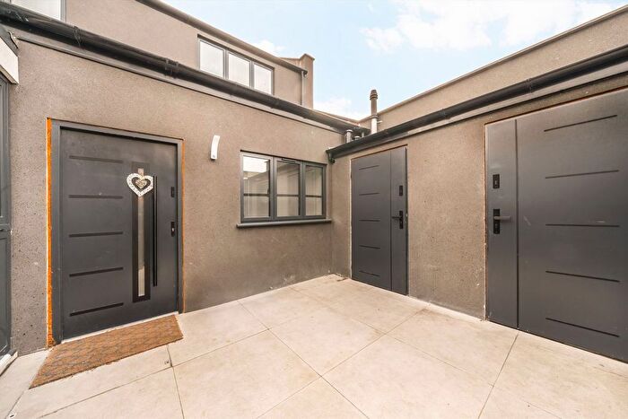 4 Bedroom Detached House For Sale In Belton Road, North West London, NW2