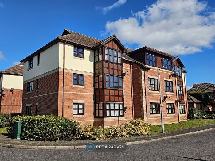 2 Bedroom Flat To Rent In Celedon Close, Chafford Hundred, RM16