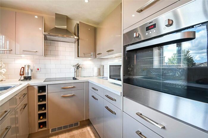 1 Bedroom Apartment For Sale In West Street, Newbury, Berkshire, RG14