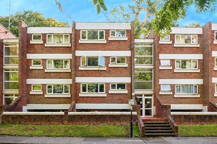 2 Bedroom Flat For Sale In Silverdale Road, Southampton, SO15