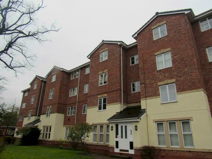 3 Bedroom Flat To Rent In Alexandra Mews, Whally Range, M16