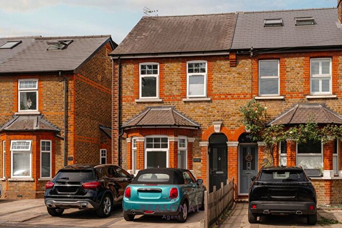 2 Bedroom Flat To Rent In Hook Road, Epsom, KT19