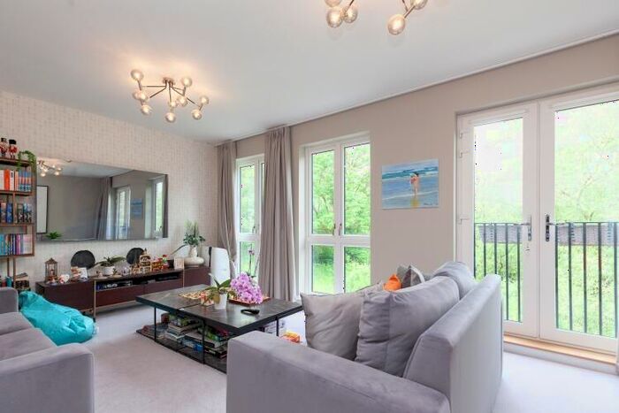 3 Bedroom Town House To Rent In Baynhams Drive, Oxford, OX2