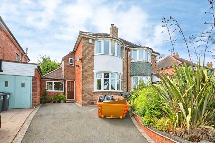 3 Bedroom Semi Detached House For Sale In Barrows Lane, Birmingham, West Midlands, B26