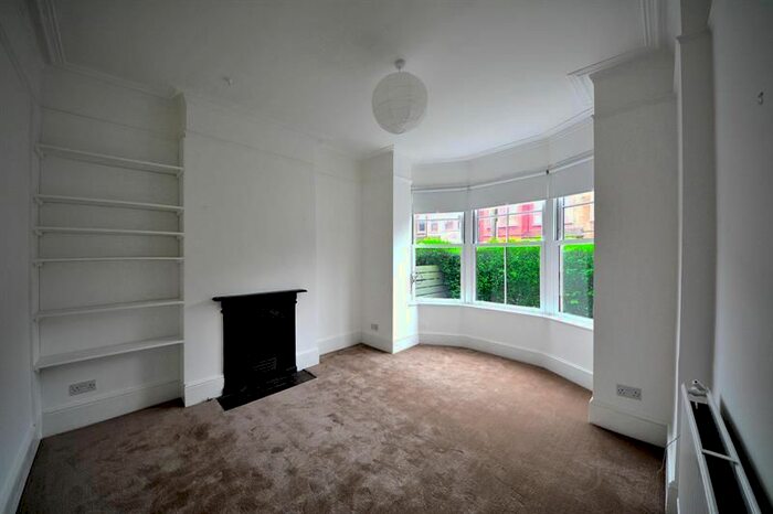 2 Bedroom Maisonette To Rent In Marketplace, East Finchley, London, N2