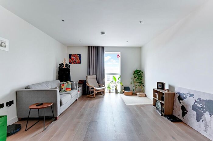 1 Bedroom Flat To Rent In Cawthorne Apartments, Fulham High Street, London, SW6
