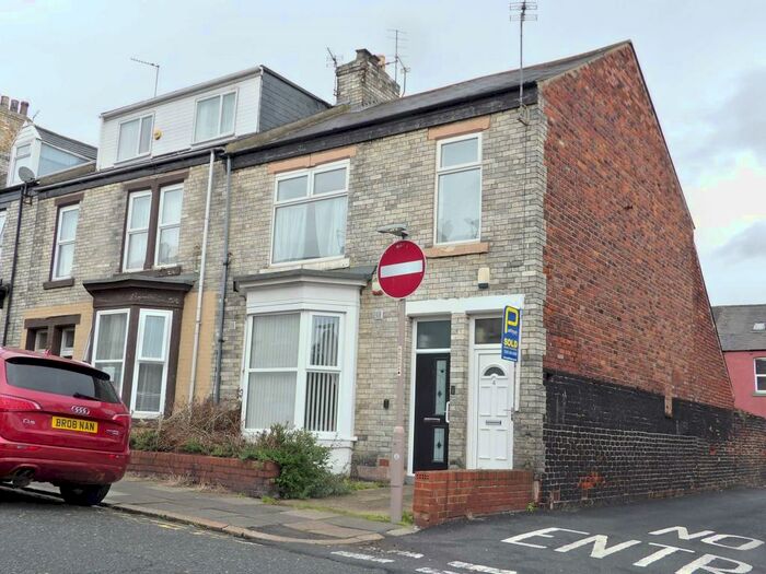 2 Bedroom Flat To Rent In Baring Street, Lawe Top, South Shields, Tyne And Wear, NE33