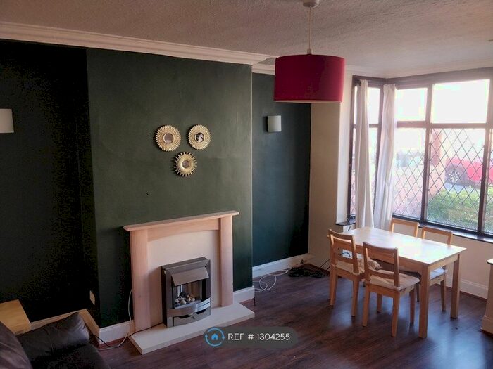 3 Bedroom Terraced House To Rent In Station Place, Leeds LS13