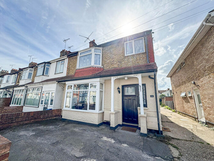1 Bedroom Flat For Sale In Central Avenue, Southend-on-Sea, SS2
