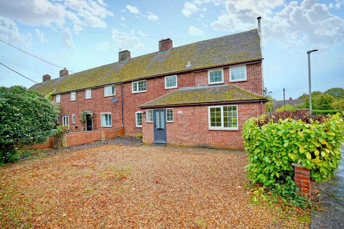 4 Bedroom End Of Terrace House For Sale In High Street, Hail Weston, St. Neots, PE19