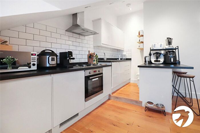 2 Bedroom Flat For Sale In Cheshunt Road, Belvedere, Kent, DA17