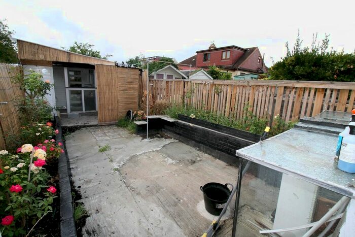 2 Bedroom Flat To Rent In Fullwell Avenue, Ilford, IG6