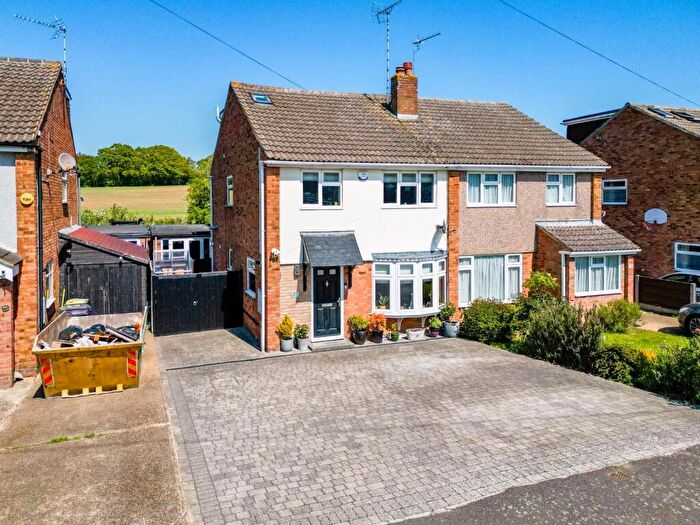 3 Bedroom Semi-Detached House For Sale In Milton Close, Rayleigh, SS6