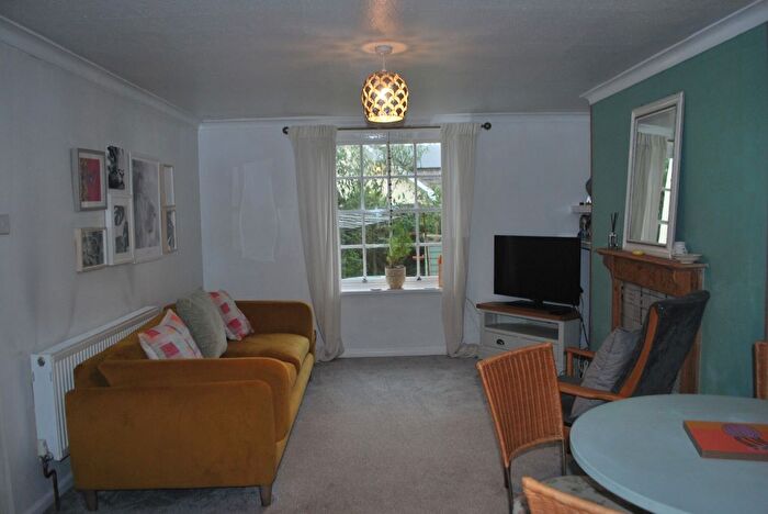2 Bedroom Flat To Rent In Rolle Road, Exmouth, EX8