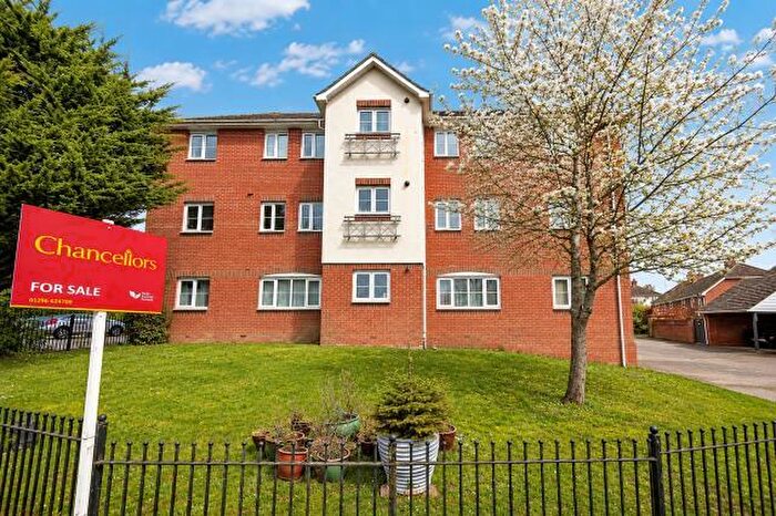 1 Bedroom Apartment For Sale In Doctors Acre, Hook, Hampshire, RG27