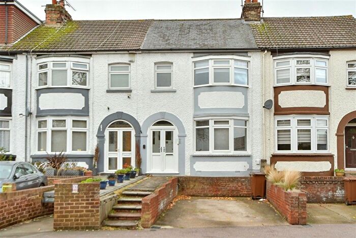 3 Bedroom Terraced House For Sale In Barnsole Road, Gillingham, Kent, ME7