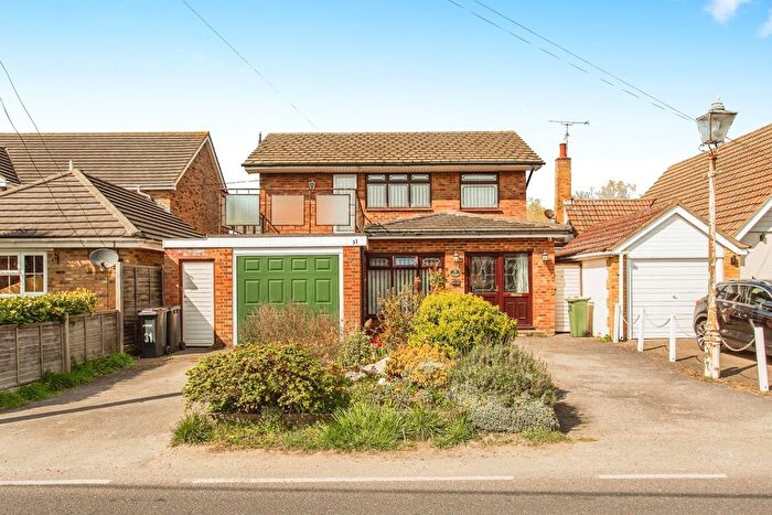 3 Bedroom Detached House For Sale In Brays Lane, Rochford, Essex, SS4