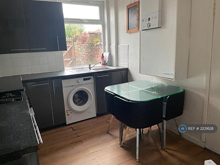 5 Bedroom Terraced House To Rent In Whitby Rd, Manchester, M14