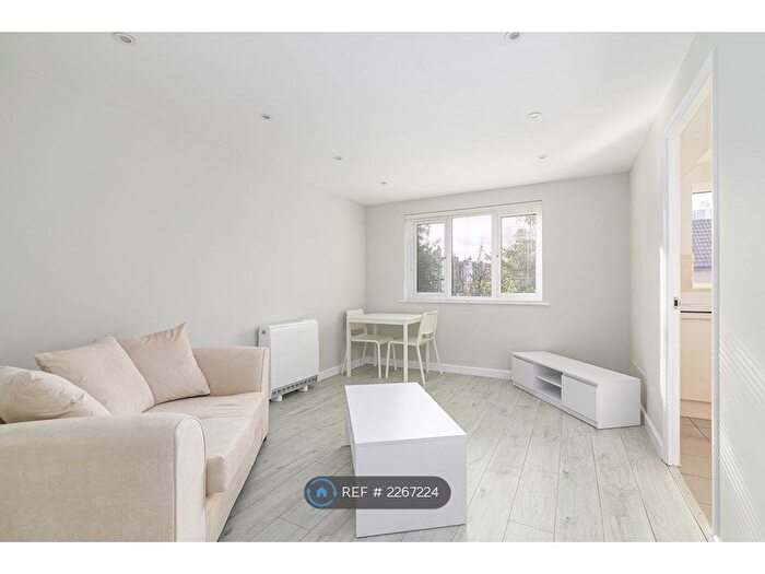 1 Bedroom Flat To Rent In John Maurice Close, London, SE17