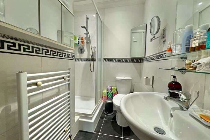 2 Bedroom Flat For Sale In Flagstaff House, Heath Road, Locks Heath, SO31