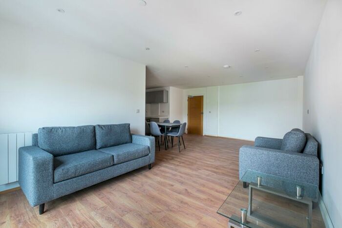 3 Bedroom Apartment To Rent In Well Farm Road Whyteleafe, CR3